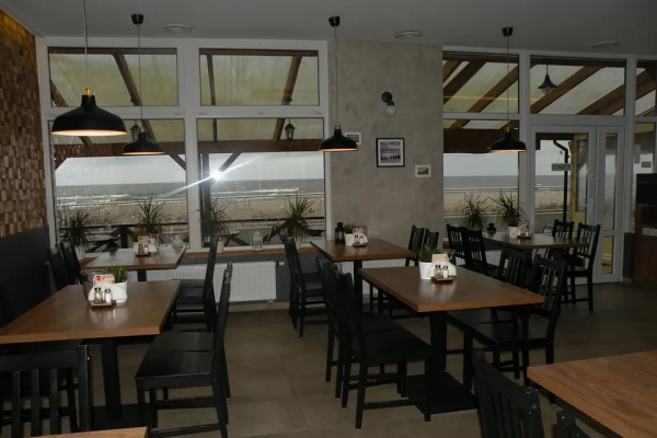 Fala Ustka - widok z plaży